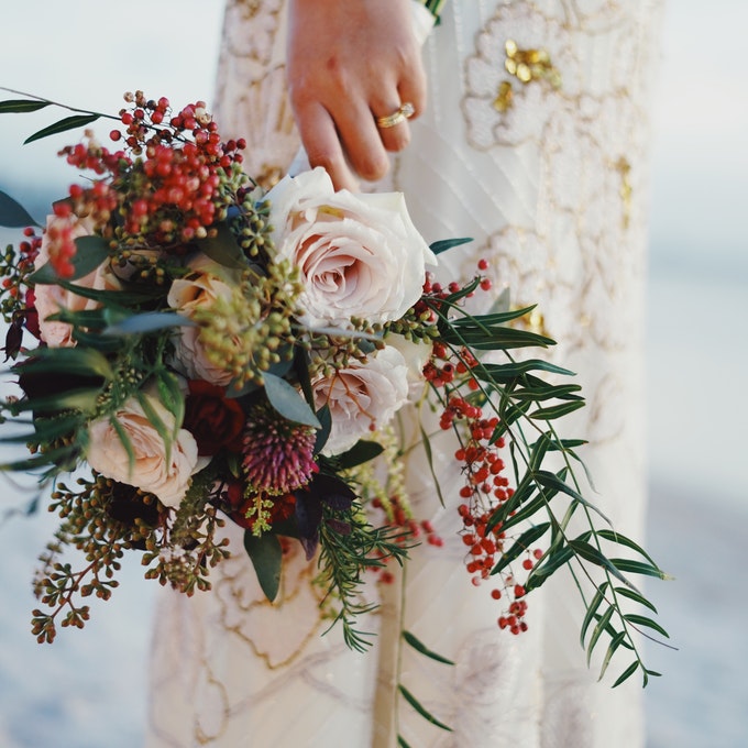 seasonal bridal bouquets for winter wedding