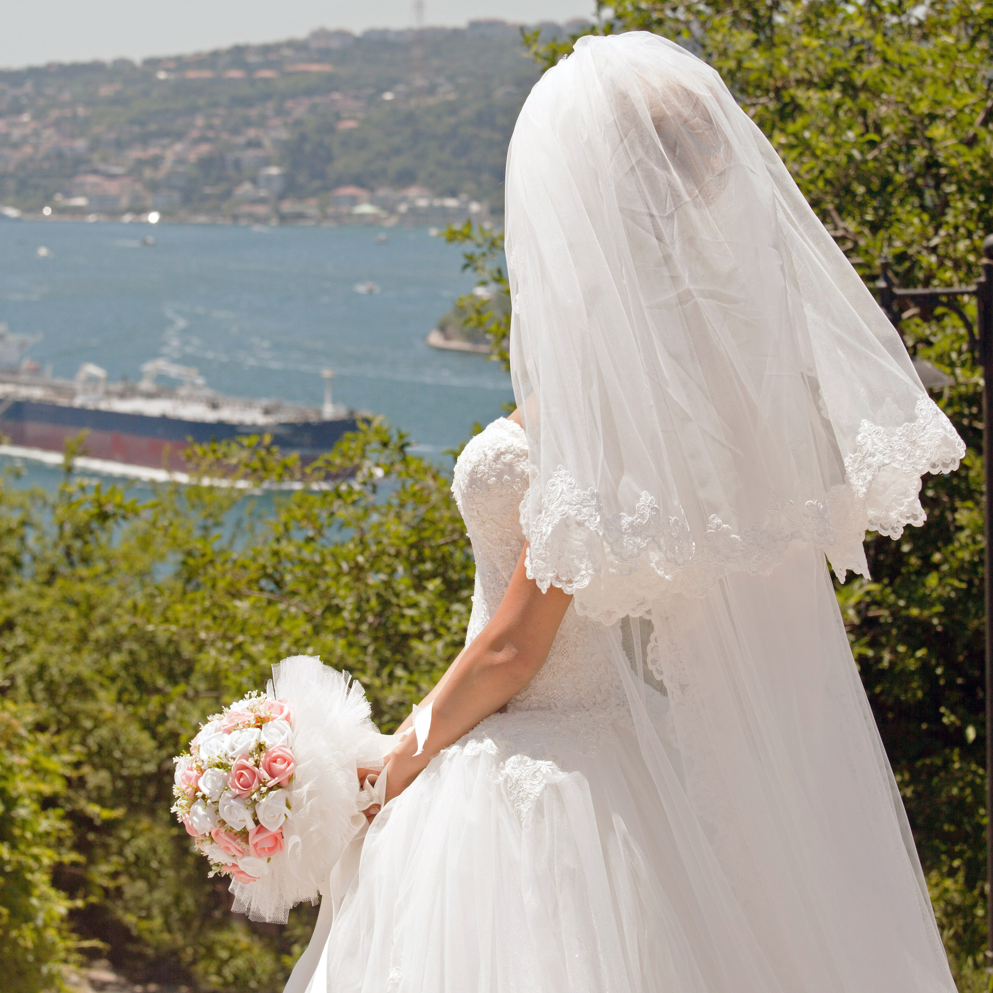 Shoulder length ivory clearance veil