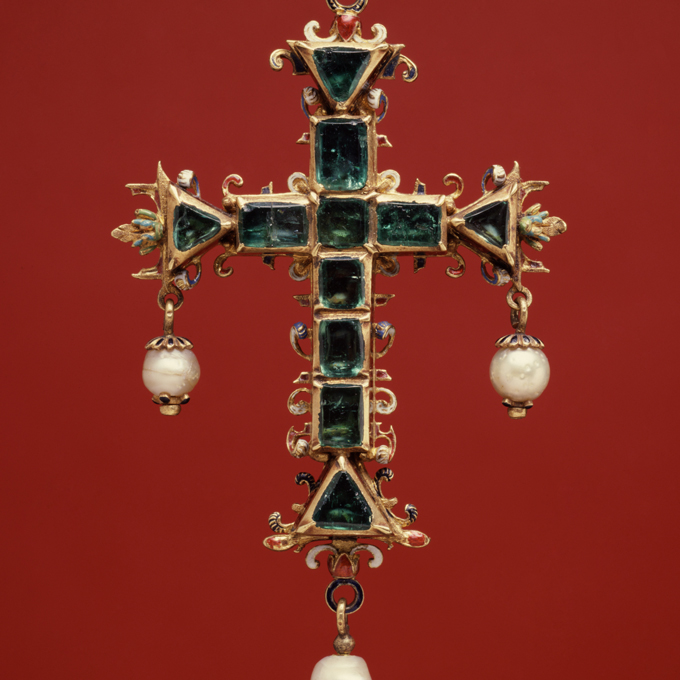 Pendant_Cross_with_Emeralds