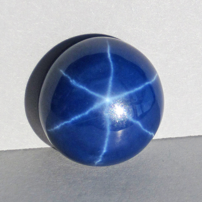 Synthetic_star_sapphire