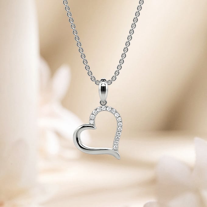 minimalist heart pendant necklace