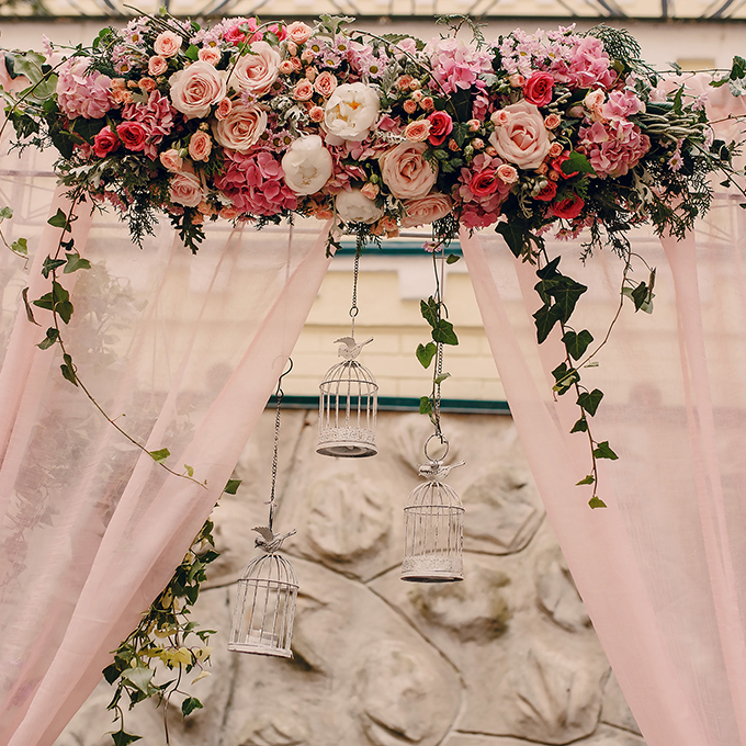 rose decorated alter for valentine's wedding