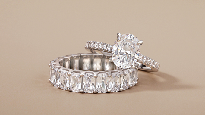 oval-cut engagement ring&eternity band