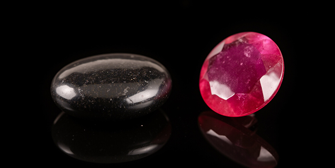 why does July have two birthstones: ruby vs. onyx