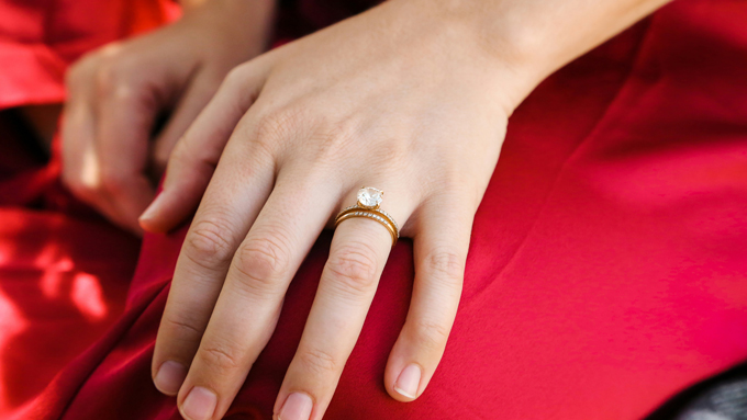 how to wear engagement ring and wedding ring
