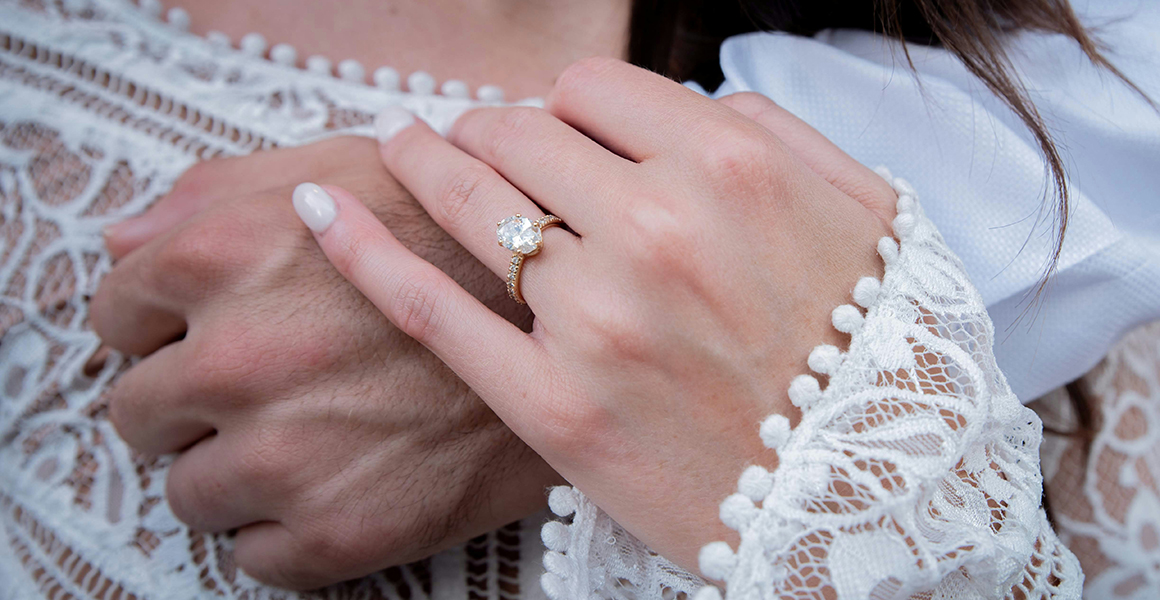 the best engagement rings for summer weddings