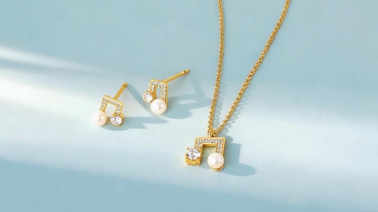Pearl Jewelry with Sustainable Packaging