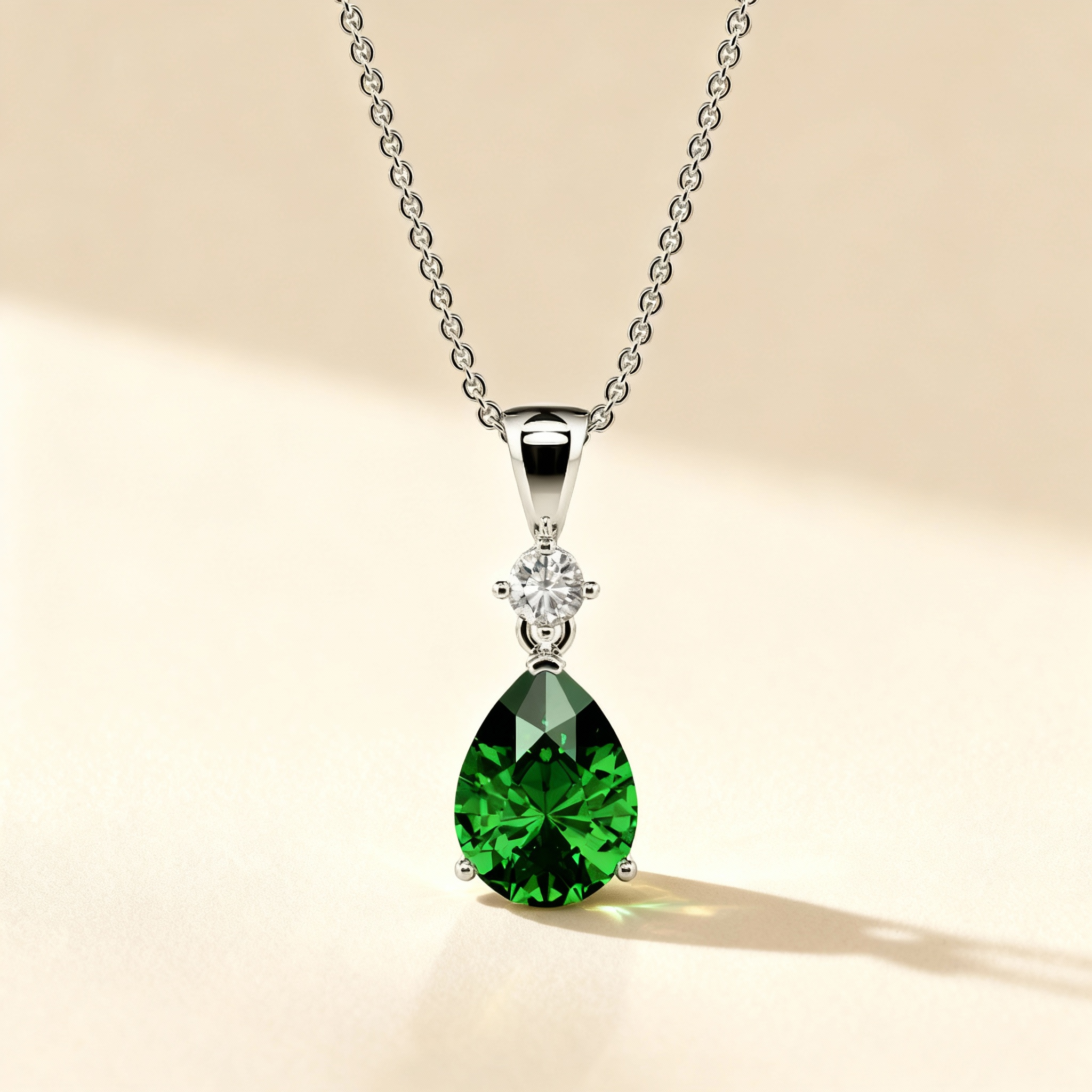 vibrant emerald green gemtstone necklace