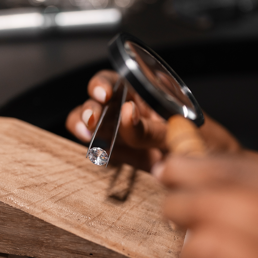 how to tell if a diamond is real: practical tips