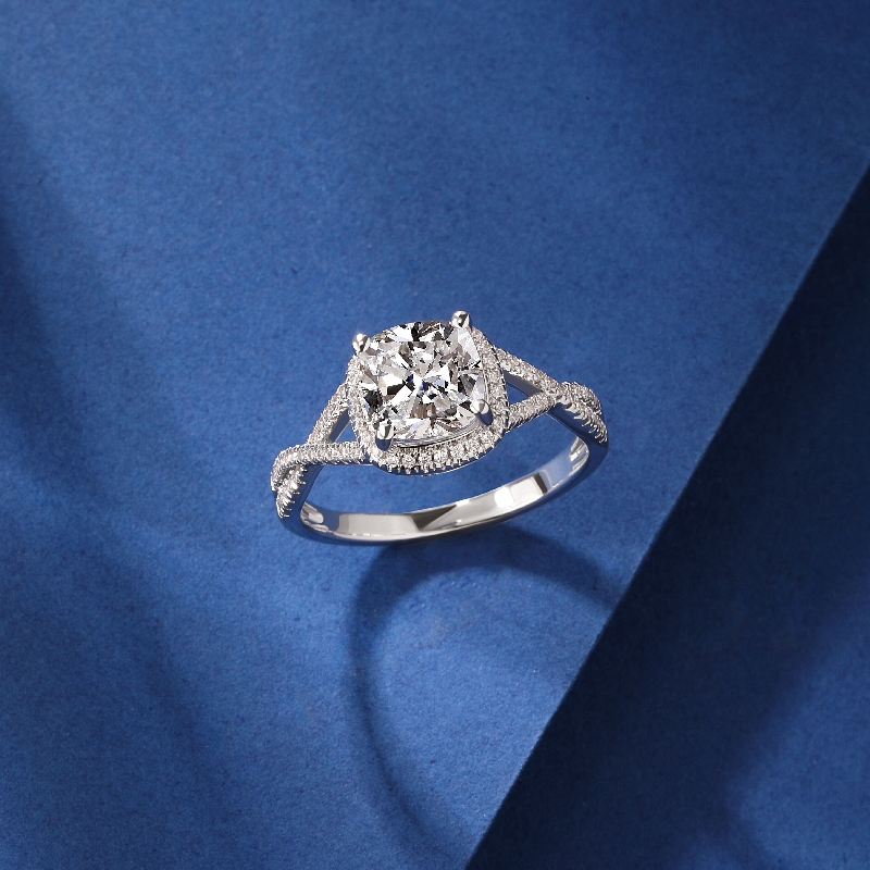 Low-profile halo engagement ring