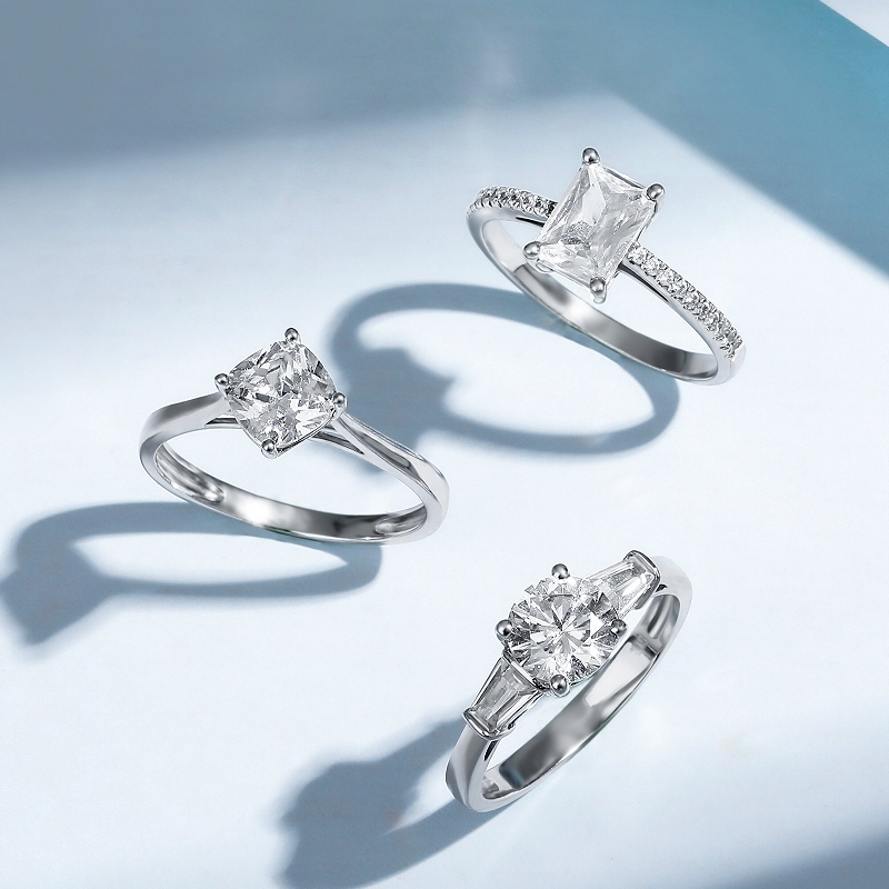 How Many Carats Should an Engagement Ring Be