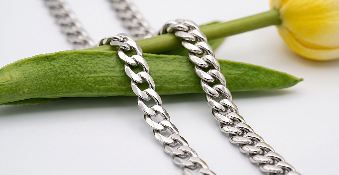 what's the difference between curb and cuban chain?