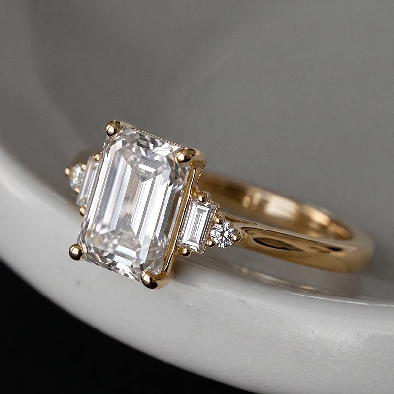 How to Choose an Emerald Cut Engagement Ring?